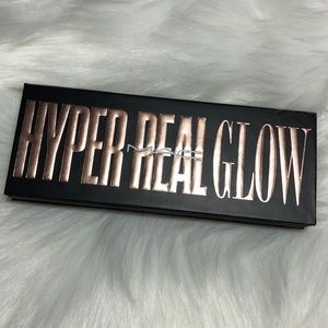 NIB MAC Hyper Real Glow Highlighting Pallet